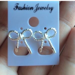 Bow earrings